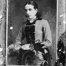 Portrait of an unidentified young woman.