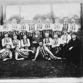 A posed group of football players.