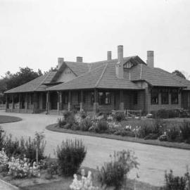 A substantial brick home at an unknown location, possibly Benalla.