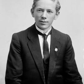 Studio portrait of a young man in a three-piece suit.  Family name possibly Bowman.
