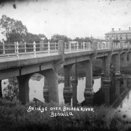 The concrete road bridge over the Broken River at Benalla.