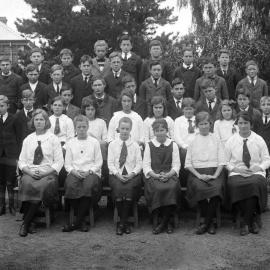 An unidentified group of school students.