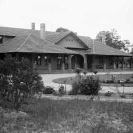 A substantial brick home at an unknown location, possibly Benalla.