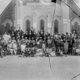 A large group of people in front of the John Cooper Methodist Hall in Benalla.