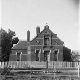 The Tungamah Court House.