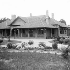 A substantial brick home at an unknown location, possibly Benalla.