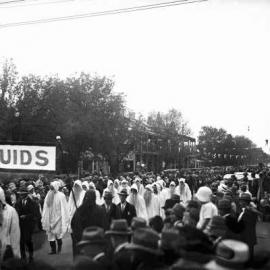 A Druids procession through central Benalla.