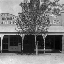 A street view showing some Benalla traders including Nicholson's Family Butcher.