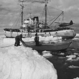 Commandant Charcot loading supplies