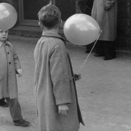 Children holding balloons at a "No Hiroshimas" demonstration