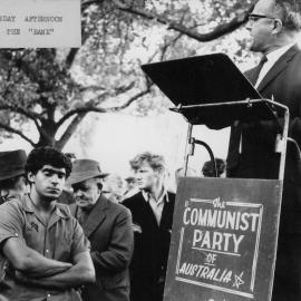 Bernie Taft addressing listeners at Yarra Bank in Melbourne, on behalf of the Communist Party.