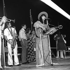 Shirley Jacobs singing on stage at the Whitlam rally