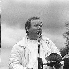 Tom the Poet at Peace Picnic in Darebin Parklands, 1986.