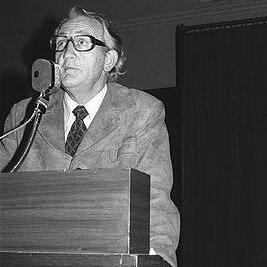 Tom Uren at anti-uranium mining meeting, 9th October 1976