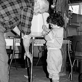 People for Nuclear Disarmament (PND) wine bottling at Camp Eureka, 8th October 1989.
