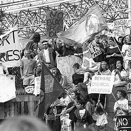 Protestors outside U.S. consulate during Persian Gulf war protest, 14 January 1991.