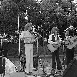 Cobbers folk band performing at the Alternative Energy Fair.