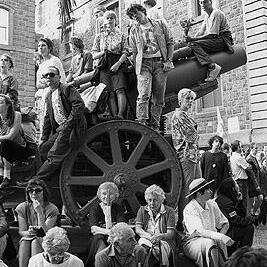 Cannon at Persian Gulf war protest march, 18 January 1991.
