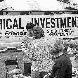 "Ethical investment" banner at the People for Nuclear Disarmament Palm Sunday Rally, April 1990.
