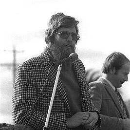 Bruce McPhie at Stop Omega Campaign rally in Yarram, 14th August 1977