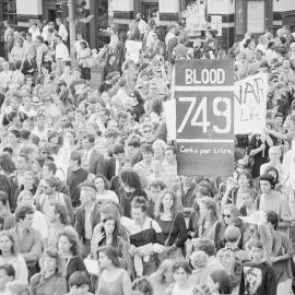 "Blood 74.9 cents a litre" posters at the second Persian Gulf war protest march, 25 January 1991.