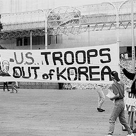 "US troops out of Korea" banner during U.S. President George Bush's visit to Melbourne, 2 January 1992.