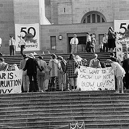 Women gather at the Canberra War Memorial during the Australian International Defence and Equipment Exhibition (AIDEX) protest, 26 November 1991.