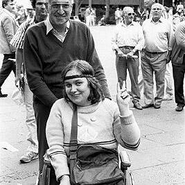 Robin and Sam Howells at the second Persian Gulf war protest march, 25 January 1991.
