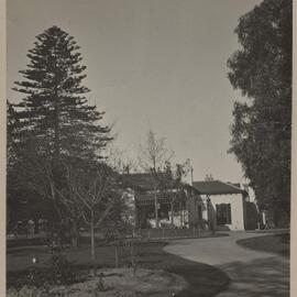 Miegunyah [curved driveway]