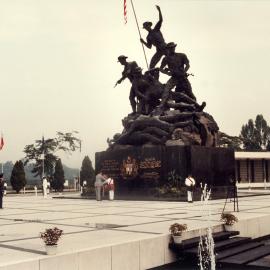 Malcolm Fraser laying a wreath at the National Monument in Kuala Lumpur during his visit to Malaysia in August 1982.