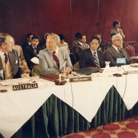 Malcolm Fraser talking with the Prime Minister of the Cook Islands at the Thirteenth South Pacific Forum in New Zealand.