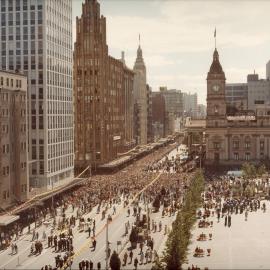 Queen Elizabeth II arriving at Melbourne Town Hall as viewed from St Paul's Anglican Cathedral, during her 1977 official Australian visit.
