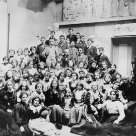 A large group of students at the National Gallery of Victoria Art School in 1901.