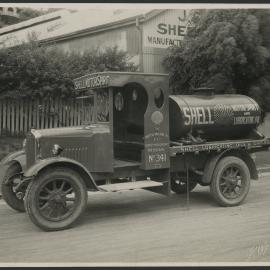 Photographs of Shell tank trucks and other vehicles servicing Queensland [1 of many]