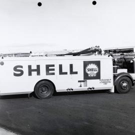 A side view of an unidentified Shell pump tanker, registered in New South Wales as DBG-290