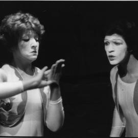 Zazu and Zerkus: mime and dance