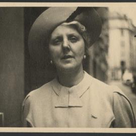 Parisian street  shot of Louise Dyer