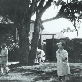 Children on campus, University of Melbourne.