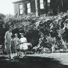 Children on campus, University of Melbourne.