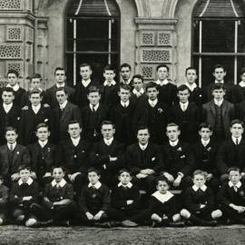 Students of Wesley College, circa 1906.