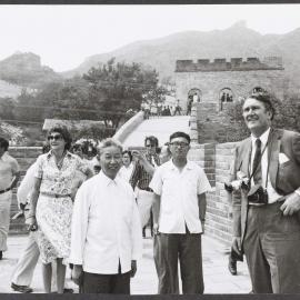[Malcolm and Tamie Fraser and others at the Great Wall of China]