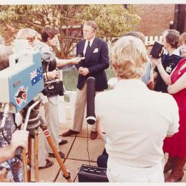 [Malcolm Fraser speaking to reporters in Lagos, Nigeria]