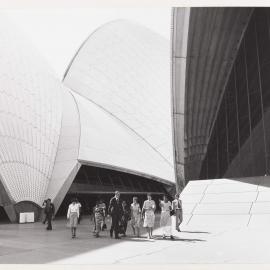 [Malcolm and Tamie Fraser and others during theSydney Opera House during the Commonwealth Heads of Government Regional meeting]