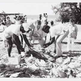 [Malcolm and Tamie Fraser receiving lunch from two unidentified Aboriginal Australian men during a visit to the Northern Territory]