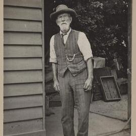 "Old Smith" [old man with beard and hat]