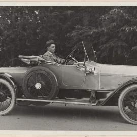 [Motor car] Miegunyah