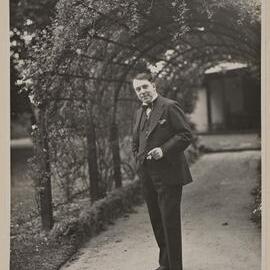 [Under the arbour] Miegunyah