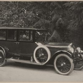 [Closed coach motor car] Miegunyah