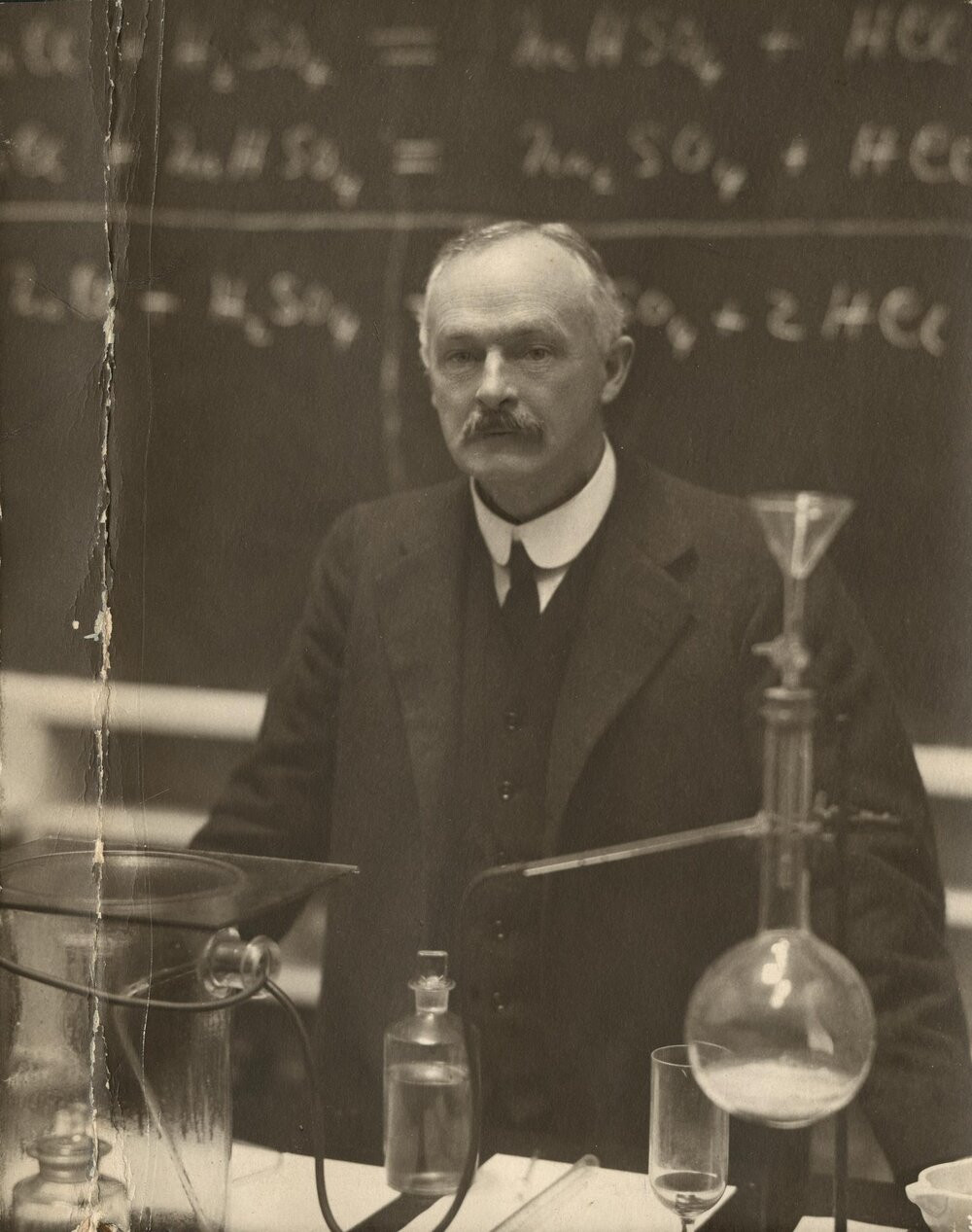 University Of Melbourne Archives, David Orme Masson in chemistry laboratory, University of Melbourne. (1857-1990), [UMA-ITE-2017007100161]. University of Melbourne Archives, https://archives.library.unimelb.edu.au/nodes/view/441500

