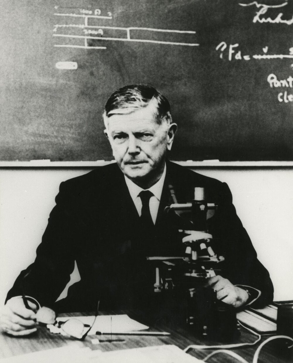 Sir (Frank) Macfarlane Burnet, University of Melbourne. (c 1960), [UMA-ITE-2017007100687]. University of Melbourne Archives, https://uma.recollectcms.com/nodes/view/442023